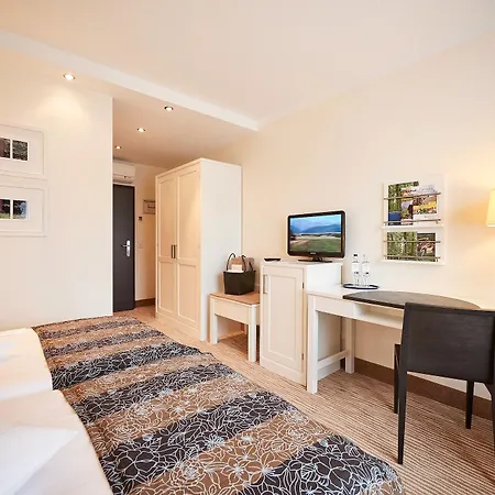 Hotel Munte Am Stadtwald 4*