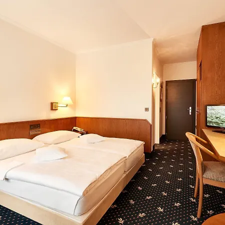 ホテル Munte - Wellnesshotel Am Stadtwald 4*