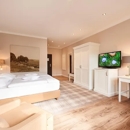 Готель Munte - Wellnesshotel Am Stadtwald 4*