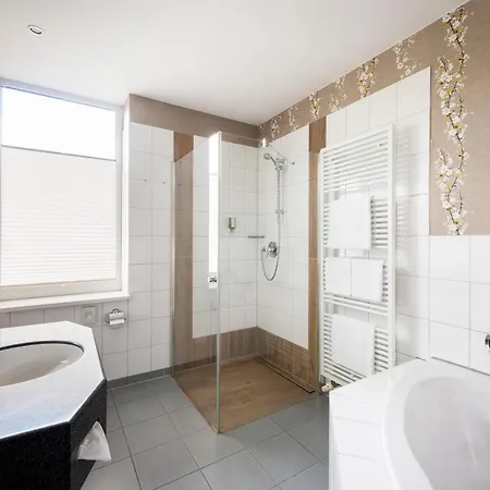 Ξενοδοχείο Munte - Wellnesshotel Am Stadtwald 4*