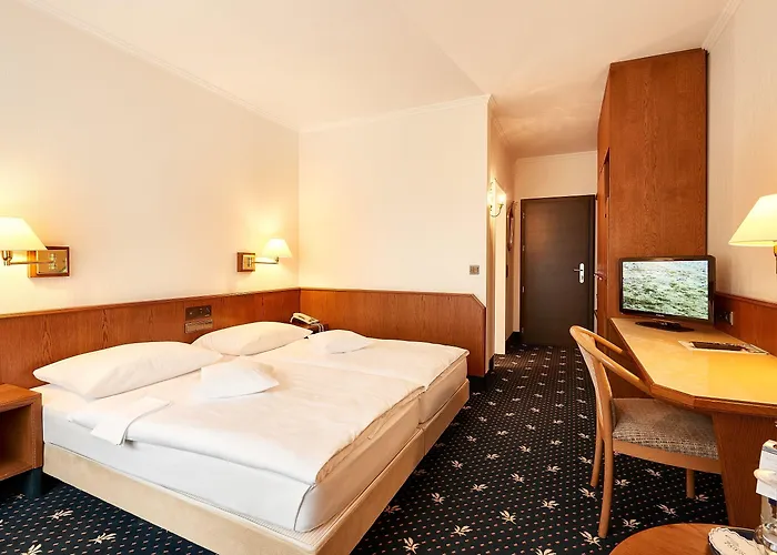 מלון Munte - Wellnesshotel Am Stadtwald 4*